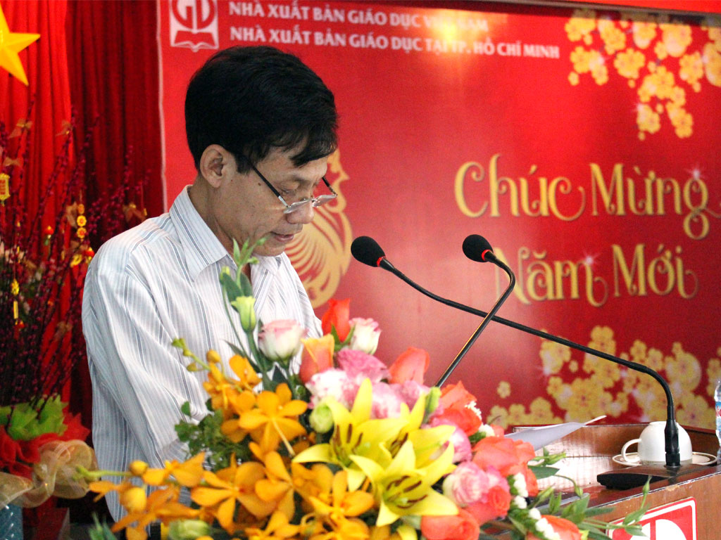 Ông Đỗ Thành Lâm - Phó GĐ Phụ trách NXB GD tại TP.HCM phát biểu trong buổi họp mặt
