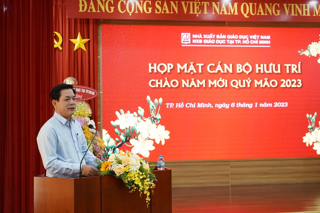 Ông Lê Huy – Phó TGĐ NXBGDVN phát biểu tại buổi họp mặt cán bộ hưu trí khu vực TP. Hồ Chí Minh