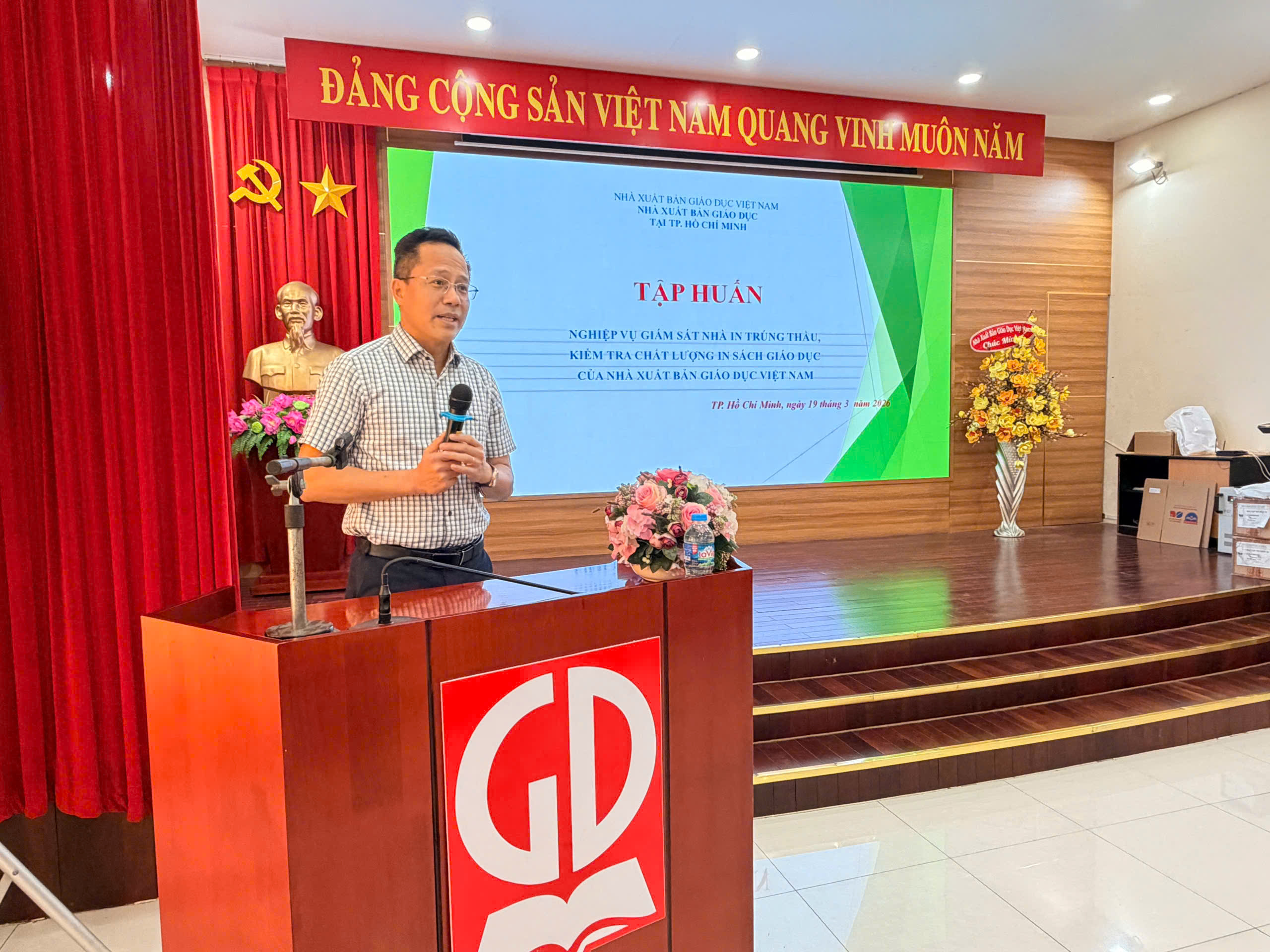 Ông Nguyễn Thành Anh, Giám đốc NXBGD tại TP. Hồ Chí Minh, phát biểu tại hội nghị.